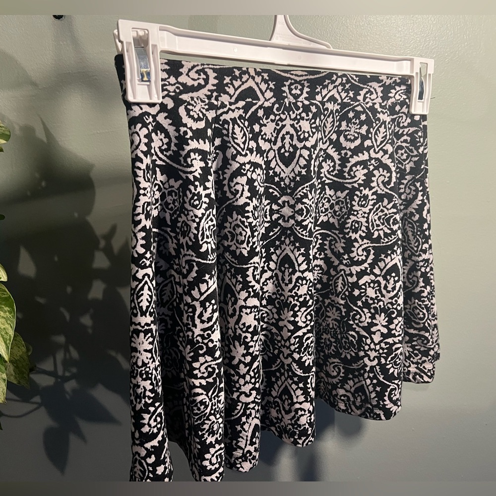 XS Black & White Skirt by Cotton On